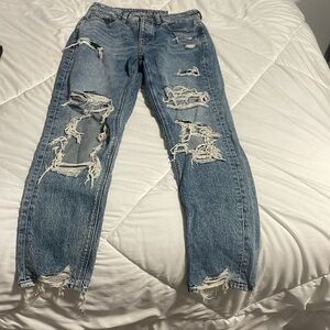 New Size 2 Medium washed American eagle Tomgirl jeans.